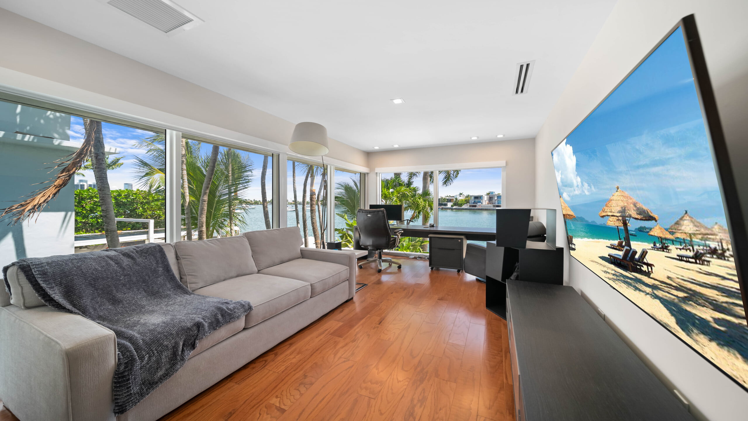 living room, villa LA in Miami
