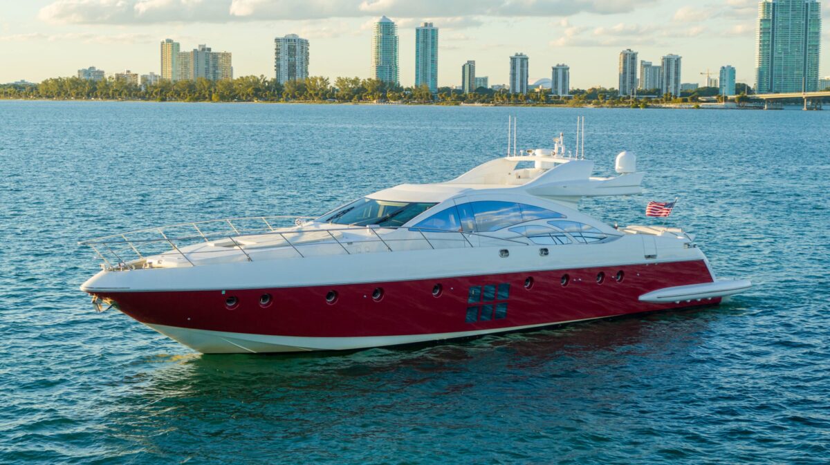 azimut 86 in Miami - top yachts