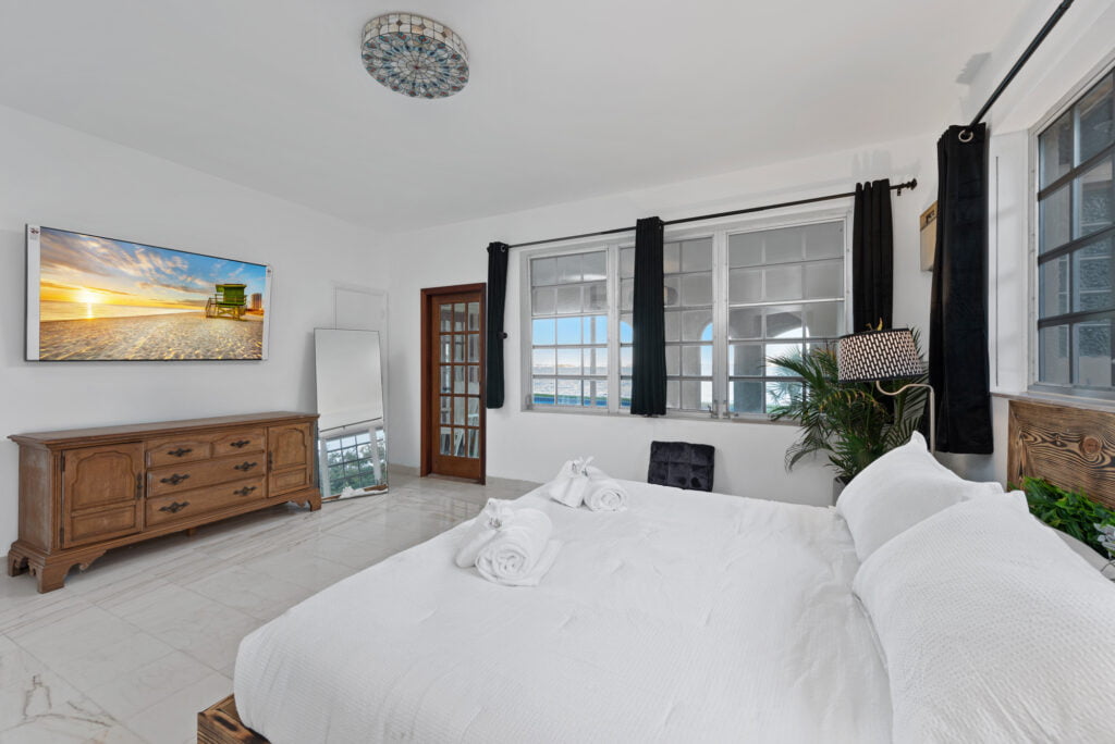 incredible villa manifesto in Miami - bedroom